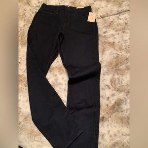 Brand new Universal Thread High-Rise Skinny jeans. Size 8/29R